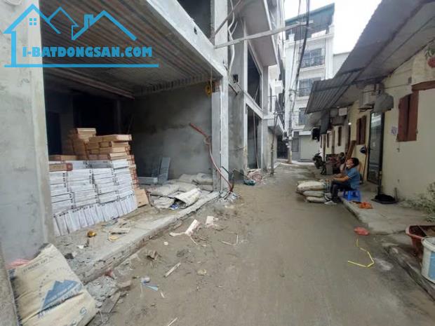 BÁN NHÀ RIÊNG PHỐ ĐÀM QUANG TRUNG- LONG BIÊN ,42M2,6 TẦNG, MT 4.5M, 8.3 TỶ. - 3