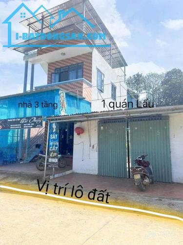 Chính chủ cần bán nhà 3 tầng và quán lẩu , tổng 252m2 có 130m tc , có thể chia được làm 2