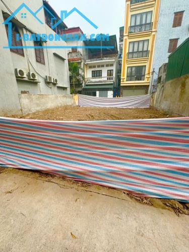 BÁN ĐẤT PHỐ NGUYỄN SƠN - LB 90M MT6M 14 TỶ7  KHU PHÂN LÔ Ô TÔ TRÁNH NHÀ HAI MẶT NGÕ