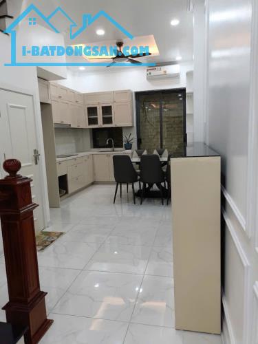 Trung tâm Ngọc Lâm, ngõ thông, ô tô tránh - 46m², 4 tầng - Chào 13.5 tỷ. - 2