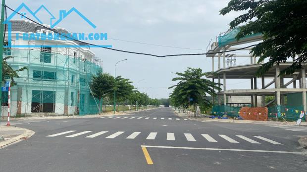 Cần bán gấp nhà phố Richland Residence Hòa Lợi, giá tốt nhất khu vực!
Urgent Sale: