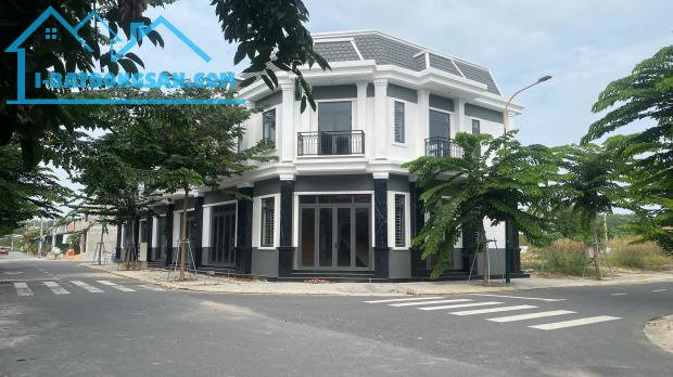 Nhà phố hiện đại tại Hòa Lợi, Bến Cát, giá rẻ 2,66 tỷ - Sổ hồng riêng!
Modern Townhouse - 3