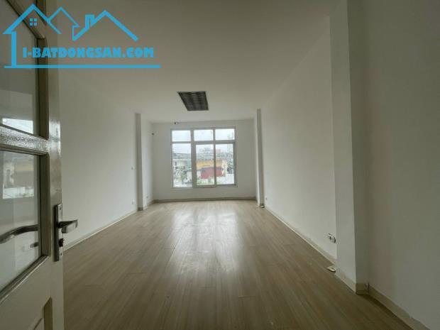 Bán nhà  mặt Phố Phạm Ngọc Thạch, Đống Đa. DT: 82,6m2. 5 tầng thang máy. Giá: 37,5 tỷ