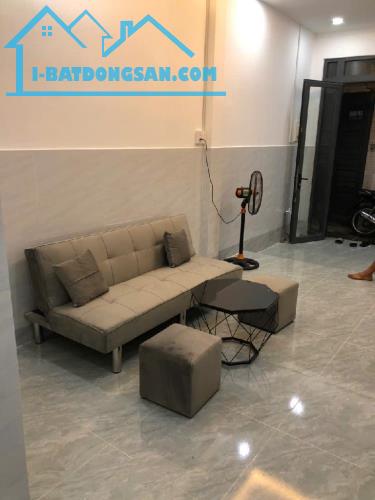 TRƯỜNG SA- TÂN BÌNH - 45M² - NHÀ 3 TẦNG - BTCT - HẺM THÔNG THOÁNG - NHỈNH 5 TỶ. - 2