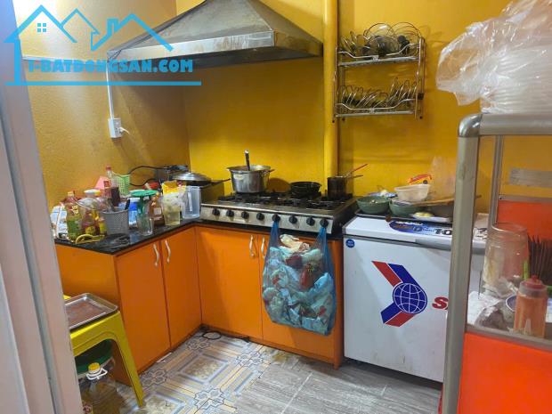 Cần sang quán gấp cho ai có nhu cầu vào làm luôn Mặt tiền đường DT743, gần ngã tư Bình - 1