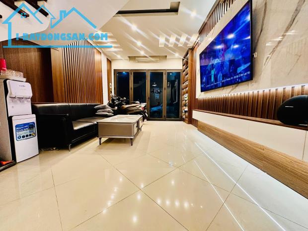 LÔ GÓC TRẦN KHÁT CHÂN - ÔTÔ VÀO NHÀ - 3 THOÁNG - NỘI THẤT NHẬP 41m2, 4tầng, 4mt giá 11.4tỷ