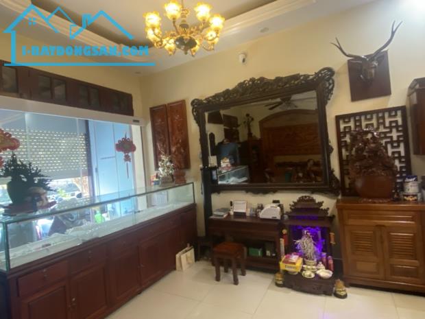 Hiếm, Vị trí đẹp, Lô Góc, ô tô đỗ cửa, view hồ - Bán Nhà Ngọc Thuỵ 51m2- nhỉnh 10 tỷ