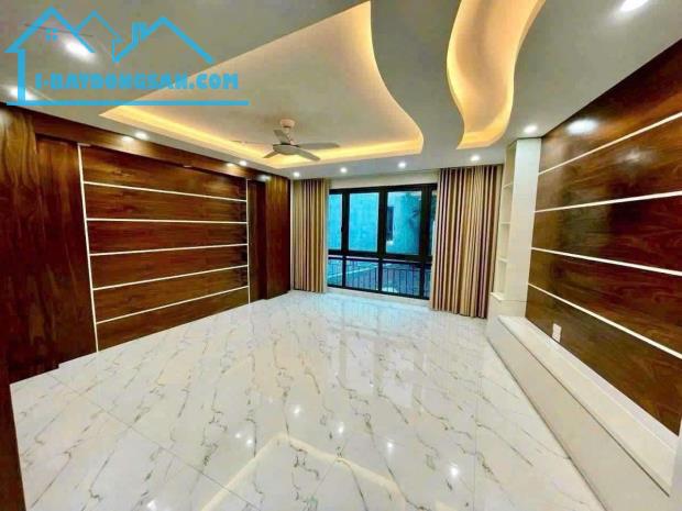 Bán nhà Nguyễn Đình Hoàn, Cầu Giấy 8 tỷ, 40 m2 5tầng thang máy vi vu - 2