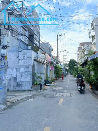 Bán Nhà Trung Chánh, 50m2, 2 tầng,3PN, 1 xẹt ngắn , Hẻm xe hơi, giá có 3,59 tỷ - 3