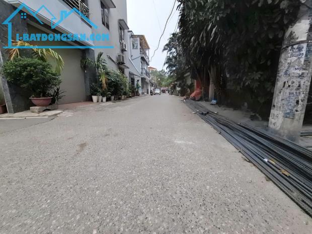 Siêu Rẻ !!!! Bán nhà C4 ngõ 99 Đức Giang 106m oto tải vào nhà, chỉ 9 tỷ có TL. LH: - 4