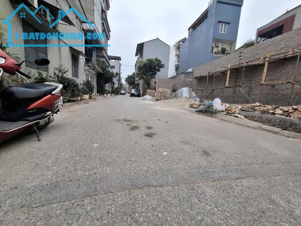 Siêu Rẻ !!!! Bán nhà C4 ngõ 99 Đức Giang 106m oto tải vào nhà, chỉ 9 tỷ có TL. LH: - 3