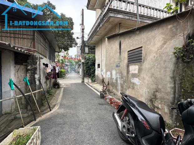 Siêu Rẻ !!!! Bán nhà C4 ngõ 99 Đức Giang 106m oto tải vào nhà, chỉ 9 tỷ có TL. LH: - 2