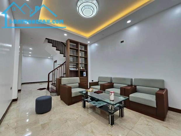 BÁN GẤP NHÀ NGỌC THỤY – LONG BIÊN, 45M x 4 TẦNG, Ô TÔ TRÁNH, CÔNG VIÊN. GIÁ 7.3 TỶ