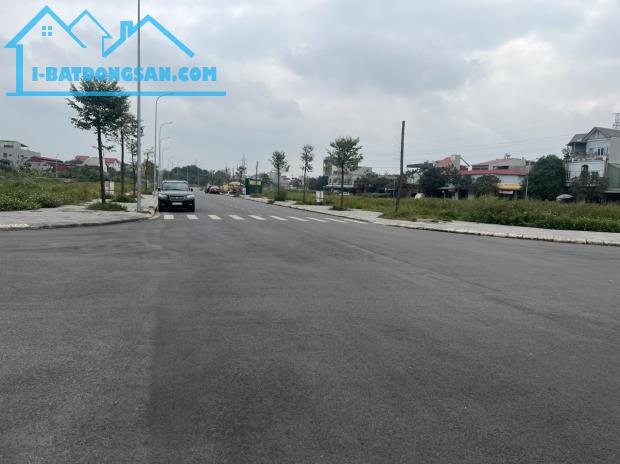 B # án gấp đất bảo long diện tích 100 m mt 5 m 
Giá nhỉnh 1 tỷ 
đằng sau view vườn hoa