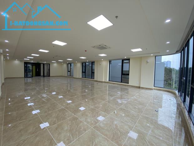 Bán tòa nhà Văn Phòng 9 tầng mặt phố Vũ Tông Phan Dt 191m2 Mt 10m Lô góc. Giá 90 tỷ
