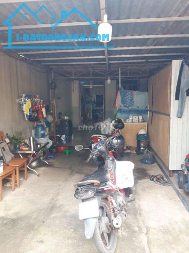 Cho thuê nhà cấp 4 trong hẻm xe hơi ra vô tại Bình Hoà, Thuận An, Bình Dương.