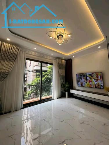Bán nhà Võ Chí Công, Cầu Giấy, ô tô vào nhà, gần phố, nhà đẹp ở ngay. Giá 9.5 tỷ