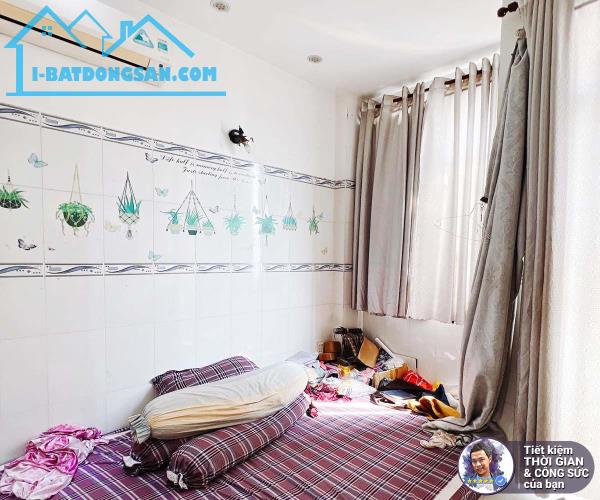 BÁN NHÀ 1 SẸC ĐOÀN VĂN BƠ. 26M2. NHÀ ĐẸP VÀ MỚI 5 TẦNG. HẺM GẦN 4M. CÁCH Q1 CHỈ 1KM - 1