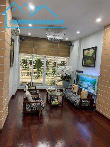 Bán nhà 5 tầng ở Tân Mai - tự thiết kế - móng kiên cố - đẹp nhất khu phân lô Trương Định