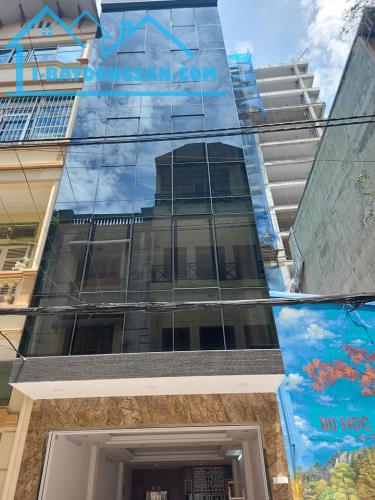 Bán gấp nhà phố Khâm Thiên, Đống Đa. 127 m2, 8T, MT 7,6m, 39,8 Tỷ. Vị trí đẹp, KD Đỉnh.