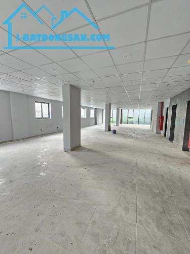 Toà văn phòng mặt phố Vũ Tông Phan, lô góc 3 mặt thoáng, view sông, 9 tầng + 1 hầm