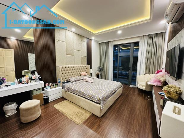 BÁN NHÀ NGÕ 548 PHỐ NGUYỄN VĂN CỪ,70M X 4 TẦNG,GARA 2 OTO,MẶT NGÕ THÔNG.
