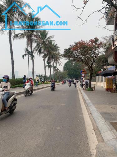 Bán gấp mảnh đất phố Trích Sài, quận Tây Hồ, hè rộng KD 60m2, nhiều khách Tây hơn 20 tỷ