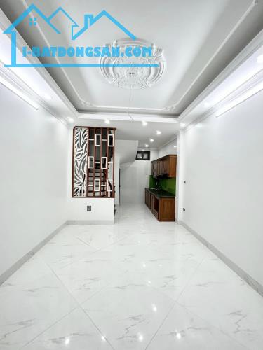 Bán nhà ngõ 409 An Dương Vương 40m2, MT 4m, xây 5 tầng mới đẹp, ngõ nông rộng, chỉ 4.05 tỷ