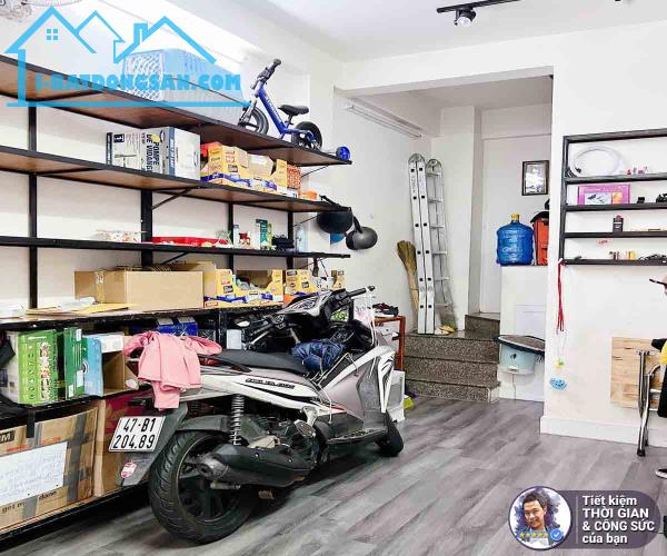 BÁN NHÀ ĐOÀN VĂN BƠ. 22M2. 5 TẦNG BÊ TÔNG CỐT THÉP.HẺM TRƯỚC NHÀ 3.5M. SÁT QUẬN 1 - 5