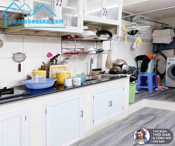 BÁN NHÀ ĐOÀN VĂN BƠ. 22M2. 5 TẦNG BÊ TÔNG CỐT THÉP.HẺM TRƯỚC NHÀ 3.5M. SÁT QUẬN 1 - 8