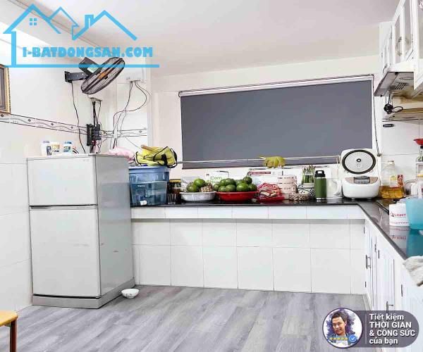 BÁN NHÀ ĐOÀN VĂN BƠ. 22M2. 5 TẦNG BÊ TÔNG CỐT THÉP.HẺM TRƯỚC NHÀ 3.5M. SÁT QUẬN 1 - 9
