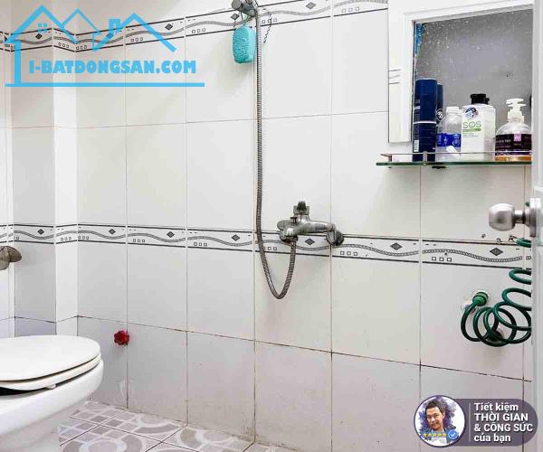 BÁN NHÀ ĐOÀN VĂN BƠ. 22M2. 5 TẦNG BÊ TÔNG CỐT THÉP.HẺM TRƯỚC NHÀ 3.5M. SÁT QUẬN 1 - 11