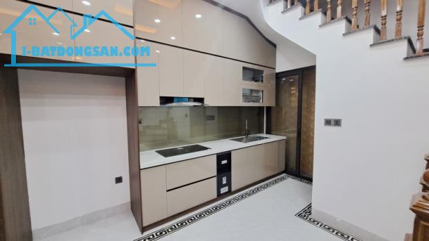Bán nhà Nguyễn Văn Cừ,Long Biên 50m2,5 tầng,Mt4.6m mới tinh giá 7 tỷ - 3