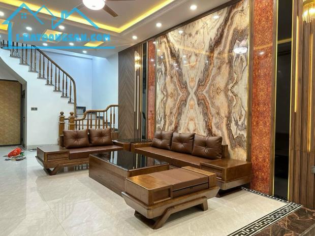 Bán nhà Nguyễn Văn Cừ,Long Biên 50m2,5 tầng,Mt4.6m mới tinh giá 7 tỷ - 2
