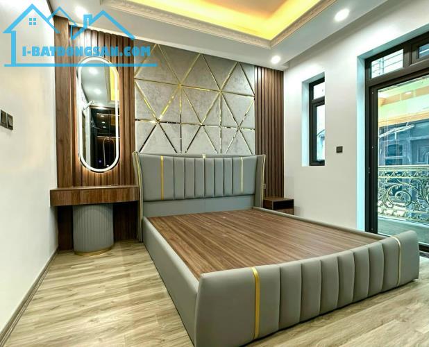 Bán nhà Nguyễn Văn Cừ,Long Biên 50m2,5 tầng,Mt4.6m mới tinh giá 7 tỷ
