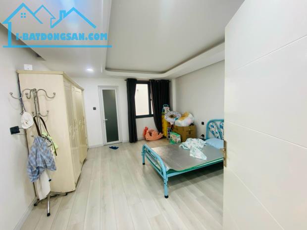 Chủ bán gấp, nhà 3 tầng, 169m2 đất, chỉ 14 tỷ 850, ngay chợ Bà Chiểu - 1