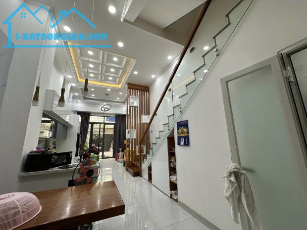 Chủ bán gấp, nhà 3 tầng, 169m2 đất, chỉ 14 tỷ 850, ngay chợ Bà Chiểu