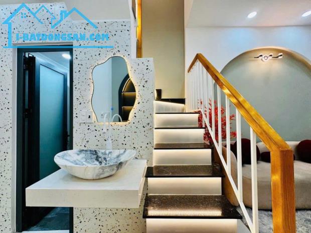 Sang gấp căn nhà hẻm rộng đ.Nguyễn Văn Hưởng, Thảo Điền, Quận 2. Giá 3,18 tỷ/52m2, SHR - 2