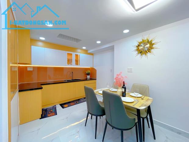 Sang gấp căn nhà hẻm rộng đ.Nguyễn Văn Hưởng, Thảo Điền, Quận 2. Giá 3,18 tỷ/52m2, SHR
