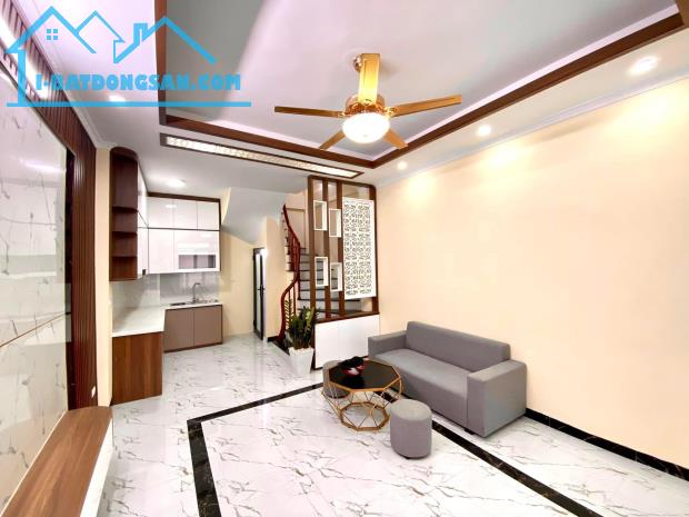Bán nhà đường Đan Khê 31m2. Đi bộ 20m đến Sofa. Gần trường học 3 cấp. 5P đến TT Mỹ Đình