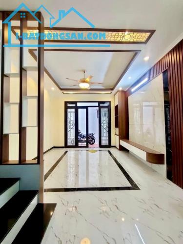 Bán nhà đường Đan Khê 31m2. Đi bộ 20m đến Sofa. Gần trường học 3 cấp. 5P đến TT Mỹ Đình - 1
