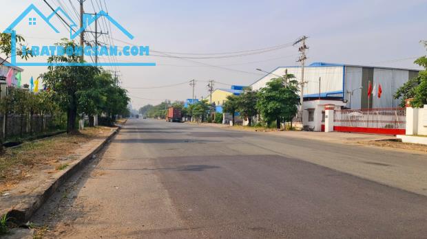 Cho thuê kho xưởng mặt tiền nhựa 6.000m2 ở Đức Hòa, Long An giá chỉ 300tr/tháng