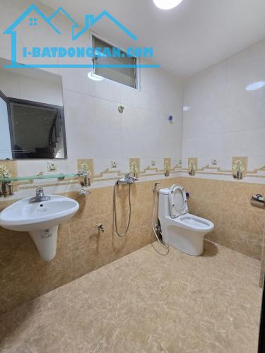 Bán Nhà Vũ Tông Phan,Lô Góc,Dân Xây,Cách Phố 15m,DT 40/50m2 - 3