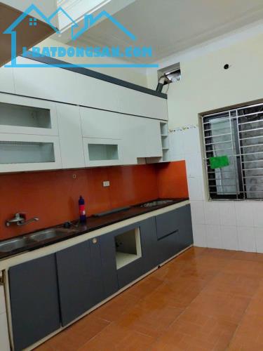 B. Án đất tặng biệt thự  diện tích 285 m mặt tiền 16 
m cách đường ô tô tránh chỉ 15 m - 2