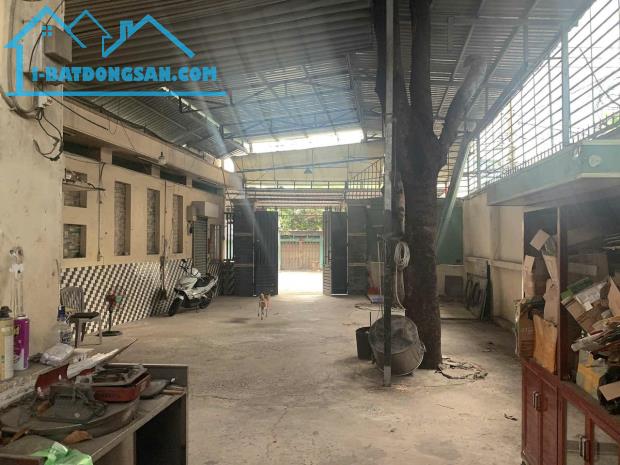 Nhà 4 tâng gần ngã tư Bốn Xã, 12mx25m, giá 90 triệu/m2 th - 1