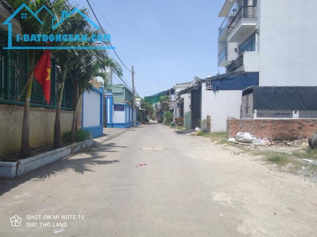 Bán nhanh nhà Hẻm đẹp xe tải thông TL15, 104m2, 3 tầng, xe hơi ngủ trong nhà, hơn 5Tỷ