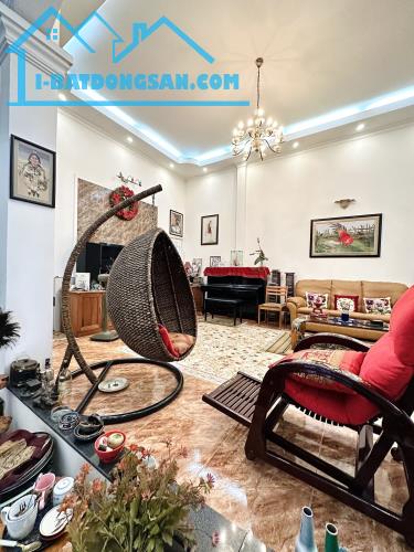 Bán gấp Villa Cống Quỳnh.Quận 1.