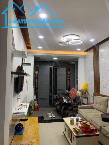 Về quê, cô Nga bán nhà Cách Mạng Tháng 8, gần công viên Lê Thị Riêng - 2