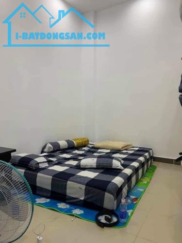 Về quê, cô Nga bán nhà Cách Mạng Tháng 8, gần công viên Lê Thị Riêng