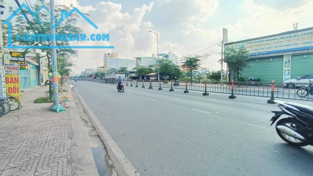 Nhà mặt Tiền Tô Ký, hơn 100m2, đường chính 40m, sầm uất bặc nhất Hóc Môn chỉ 10.49 tỷ. - 1